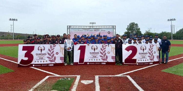 ESTUDIANTES DE ENFERMERÍA DE LA UABCS PARTICIPAN EN JORNADA NACIONAL DE VACUNACIÓN EN LA PAZ