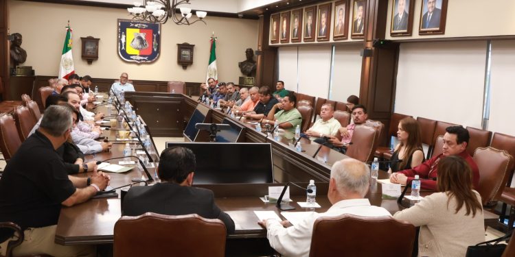 FORTALECE GOBIERNO DEL ESTADO DIÁLOGO CON TRANSPORTISTAS DE LOS CABOS PARA AVANZAR EN SOLUCIONES CON APEGO A LA LEGALIDAD