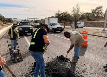 ATIENDE GOBIERNO DE LOS CABOS PUNTOS CRÍTICOS DE BACHES EN EL CORREDOR TURÍSTICO
