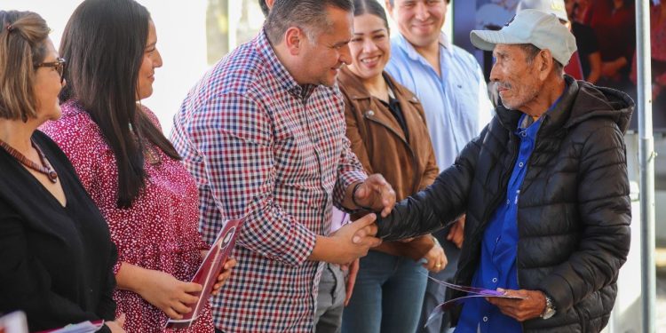 ENTREGA GOBIERNO DEL ESTADO 29 ACCIONES DE VIVIENDA A FAMILIAS DE LA PASIÓN, EN LA PAZ