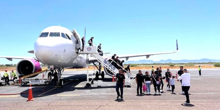 GOBERNADOR VÍCTOR CASTRO ACUDE AL 51 ANIVERSARIO DE LA PROMULGACIÓN DE LA CONSTITUCIÓN POLÍTICA DE BCS