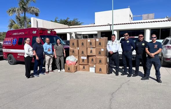    BOMBEROS DE CABO SAN LUCAS COMPARTEN DONACIÓN MÉDICA CON EL HOSPITAL GENERAL IMSS-BIENESTAR Y CRUZ ROJA MEXICANA