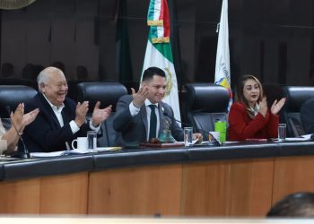 GOBERNADOR VÍCTOR CASTRO ACUDE AL 51 ANIVERSARIO DE LA PROMULGACIÓN DE LA CONSTITUCIÓN POLÍTICA DE BCS