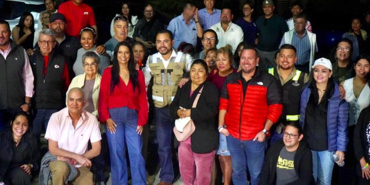 ENCABEZA CHRISTIAN AGÚNDEZ DIÁLOGO DIRECTO CON VECINOS DE LA COLONIA JARDÍNES DEL SOL EN CABO SAN LUCAS