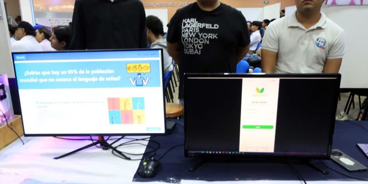 ESTUDIANTES DE LA UABCS TRABAJAN  EN PLATAFORMA INTERACTIVA PARA  TRADUCIR AL LENGUAJE DE SEÑAS MEXICANO
