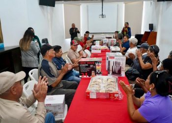 RECONOCE DELEGADA DE CSL TRABAJO DEL PERSONAL DE MANTENIMIENTO