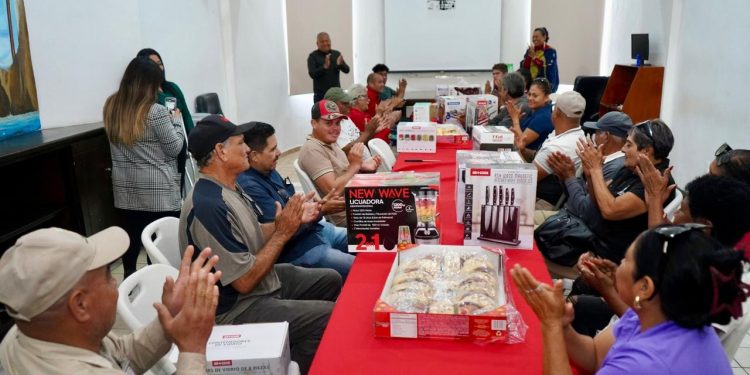 RECONOCE DELEGADA DE CSL TRABAJO DEL PERSONAL DE MANTENIMIENTO