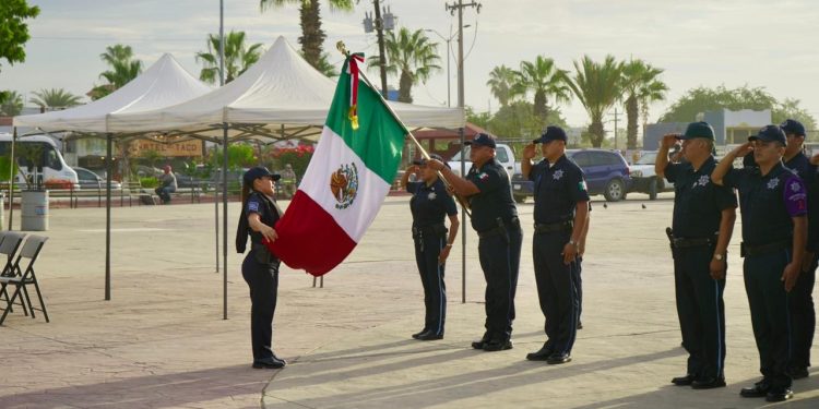 CONMEMORAN A CABEÑOS ILUSTRES DURANTE HONORES A LA BANDERA EN CABO SAN LUCAS