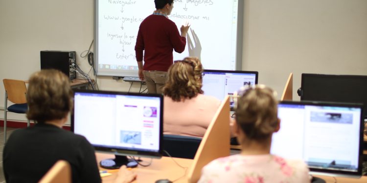 IMPARTIRÁN CURSO DE HABILIDADES DIGITALES PARA PERSONAS ADULTAS Y ADULTAS MAYORES EN LA UABCS