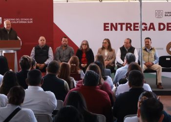 GOBERNADOR VÍCTOR CASTRO REFRENDA SU  COMPROMISO CON SERVIDORES PÚBLICOS DE BCS