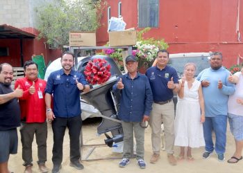 ENTREGA ALCALDE CHRISTIAN AGÚNDEZ APOYA A PESCADOR DE LA PLAYA