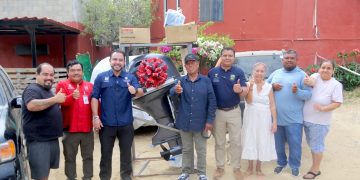 ENTREGA ALCALDE CHRISTIAN AGÚNDEZ APOYA A PESCADOR DE LA PLAYA