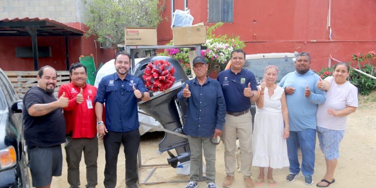ENTREGA ALCALDE CHRISTIAN AGÚNDEZ APOYA A PESCADOR DE LA PLAYA