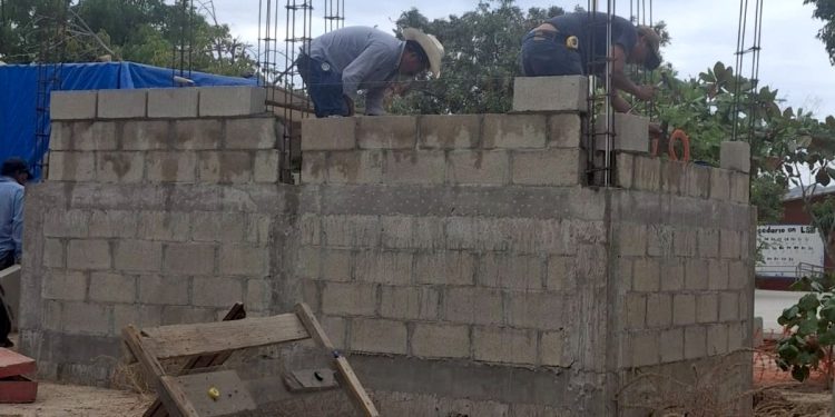    PROGRAMA CINE MÓVIL ACERCA EL SÉPTIMO ARTE A FAMILIAS DE LA COLONIA EL ARENAL, EN CABO SAN LUCAS