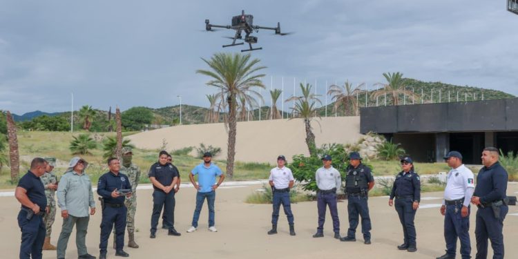LOS CABOS SE POSICIONA A LA VANGUARDIA CON PILOTOS DE DRONES CERTIFICADOS EN SEGURIDAD PÚBLICA