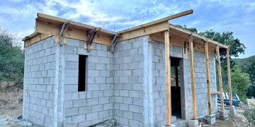    SUPERVISAN AVANCES DE PIES DE CASA Y ESTUFAS ECOLÓGICAS EN ZONA RURAL DE CABO SAN LUCAS