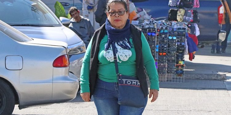 GOBERNADOR VÍCTOR CASTRO ACUDE AL 51 ANIVERSARIO DE LA PROMULGACIÓN DE LA CONSTITUCIÓN POLÍTICA DE BCS