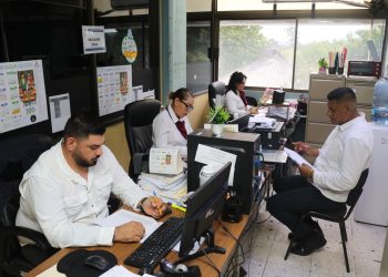 GOBERNADOR VÍCTOR CASTRO ACUDE AL 51 ANIVERSARIO DE LA PROMULGACIÓN DE LA CONSTITUCIÓN POLÍTICA DE BCS