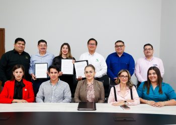 ALUMNADO DE LA UABCS APOYA LABORES DE  PROTECCIÓN CIVIL DURANTE EL CARNAVAL DE LA PAZ