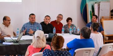 ATIENDE SAÚL GONZÁLEZ NÚÑEZ A VECINOS DE CHAMETLA Y EL CENTENARIO , SE DETENDRA OBRA DE MODERNIZACIÓN EN LA ZONA