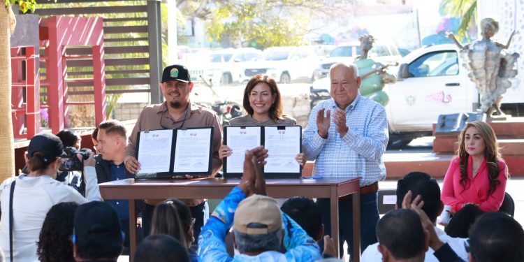 ATESTIGUA GOBERNADOR ENTREGA DEL PUNTO ÚNICO DE VENTA PARA SERVICIOS TURÍSTICOS EN LA PAZ