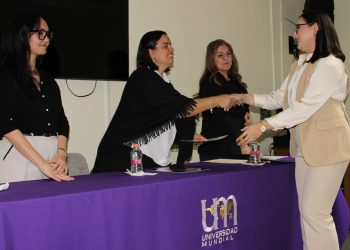 UNIVERSIDAD MUNDIAL ENTREGÓ TÍTULOS A NUEVOS PROFESIONISTAS
