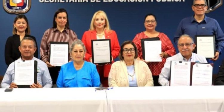 UNIVERSIDAD MUNDIAL Y EL SISTEMA ESTATAL DIF FORMALIZAN CONVENIO EN FAVOR DE LOS SECTORES MÁS VULNERABLES