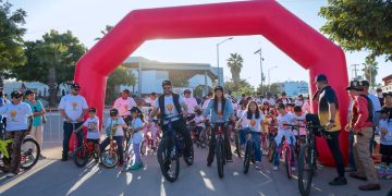 CON RODADA CICLISTA Y ACTIVIDADES RECREATIVAS, GOBIERNO MUNICIPAL Y DIF LOS CABOS CELEBRAN EL DÍA DE LA FAMILIA