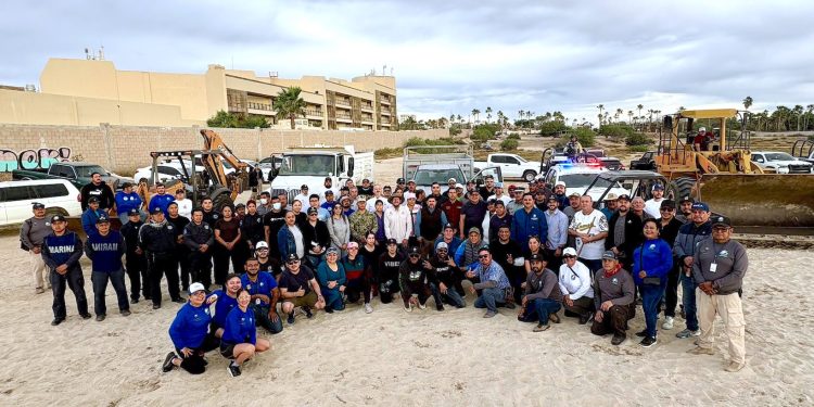    RETIRAN MÁS DE 70 TONELADAS DE PLANTA INVASORA EN EL ESTERO DE SAN JOSÉ DEL CABO