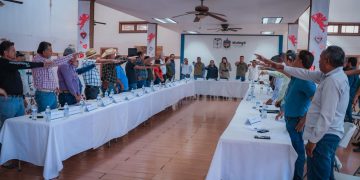 EDITH AGUILAR LE TOMA PROTESTA AL CONSEJO MUNICIPAL DE TRANSPORTE EN MULEGÉ