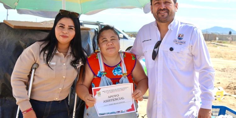 CASA POR CASA ENTREGA DIRECCIÓN MUNICIPAL DE ATENCIÓN CIUDADANA APOYOS ASISTENCIALES EN CABO SAN LUCAS