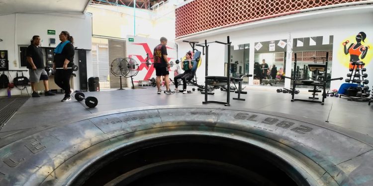 CENTRO DE SEGURIDAD SOCIAL LA PAZ OFRECE CURSO DE ACONDICIONAMIENTO FÍSICO CON PESAS EN IMSS BCS
