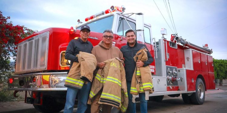 BOMBEROS DE SAN JOSÉ DEL CABO RECIBE NUEVA MÁQUINA EXTINTORA GRACIAS A DONACIÓN DE BAJA BRIDGES