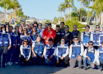 ALUMNADO DE LA UABCS APOYA LABORES DE  PROTECCIÓN CIVIL DURANTE EL CARNAVAL DE LA PAZ