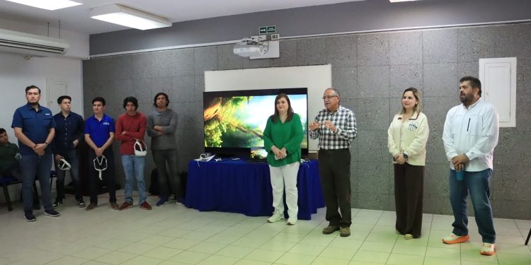 INSUDE ENTREGA AL EQUIPO DE BCS DE CANOTAJE  BOTE DE ALTO RENDIMIENTO Y CUATRO ERGÓMETROS