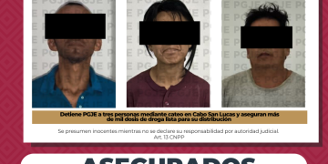 MEDIANTE CATEO EN PUNTO DE VENTA DE DROGA EN CABO SAN LUCAS; EVITA LLEGUE A LA CALLES Y DETIENE PGJE A TRES PERSONAS
