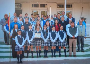 CONMEMORAN EN MULEGÉ EL DÍA DE LA BANDERA CON ACTO CÍVICO EN LA PLAZA BENITO JUÁREZ