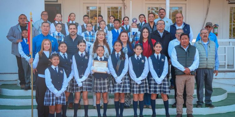 CONMEMORAN EN MULEGÉ EL DÍA DE LA BANDERA CON ACTO CÍVICO EN LA PLAZA BENITO JUÁREZ