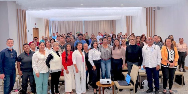 CAPACITAN A PERSONAL DE CABO SAN LUCAS EN CONSUMO RESPONSABLE Y CONCIENCIA AMBIENTAL