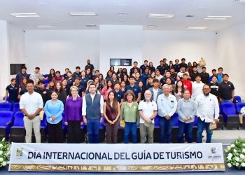 JÓVENES RECIBEN CAPACITACIÓN PARA CERTIFICARSE COMO GUÍAS TURÍSTICOS EN LOS CABOS