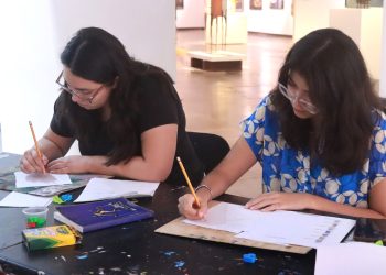 ALUMNADO DE LA UABCS APOYA LABORES DE  PROTECCIÓN CIVIL DURANTE EL CARNAVAL DE LA PAZ