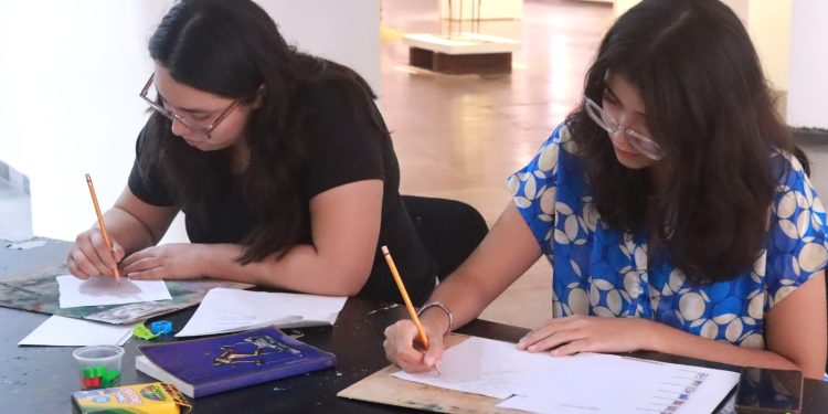 ALUMNADO DE LA UABCS APOYA LABORES DE PROTECCIÓN CIVIL DURANTE EL CARNAVAL DE LA PAZ