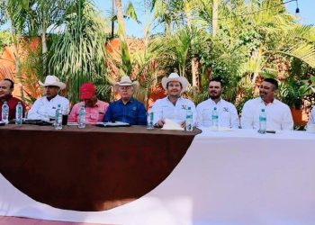 UABCS SE SUMA A MEGA LIMPIEZA ESTATAL DE PLAYAS 2026 “OLA AZUL, MOVIMIENTO QUE UNE, LIMPIA Y TRANSFORMA”