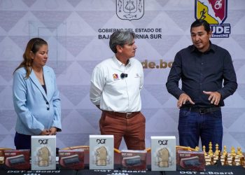 UABCS SE SUMA A MEGA LIMPIEZA ESTATAL DE PLAYAS 2026 “OLA AZUL, MOVIMIENTO QUE UNE, LIMPIA Y TRANSFORMA”