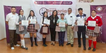 INSTITUTO ESTATAL DE EDUCACIÓN PARA LOS ADULTOS DE BCS ENTREGA CERTIFICADOS EDUCATIVOS EN CABO SAN LUCAS