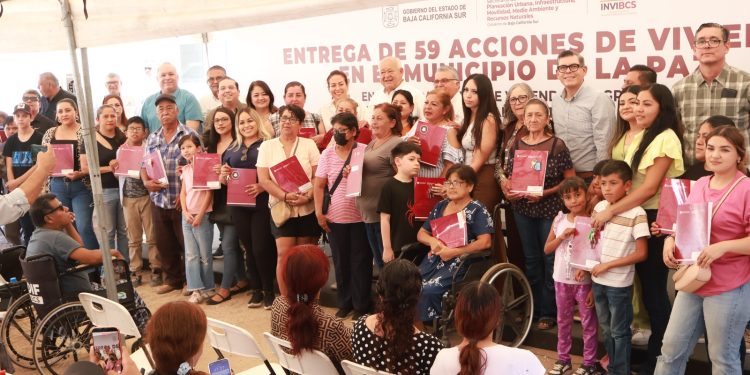 FORTALECE VÍCTOR CASTRO BIENESTAR FAMILIAR CON LA ENTREGA DE 59 VIVIENDAS EN LA COLONIA LA PASIÓN