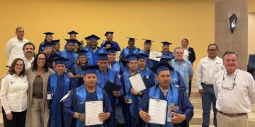 INSTITUTO ESTATAL DE EDUCACIÓN PARA LOS ADULTOS DE BCS ENTREGA CERTIFICADOS EDUCATIVOS EN CABO SAN LUCAS