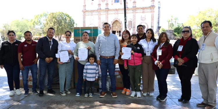 SEDIF ENTREGA APOYOS PRODUCTIVOS Y SUPERVISA DESAYUNADEROS EN ZONA NORTE DEL ESTADO