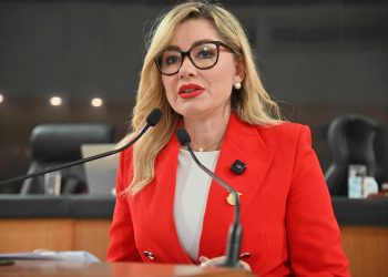 IMPULSA KARINA OLIVAS CUMPLIMIENTO DE LA “LEY SILLA” EN BCS; CONGRESO EXIGE INSPECCIONES PARA PROTEGER LA SALUD LABORAL
