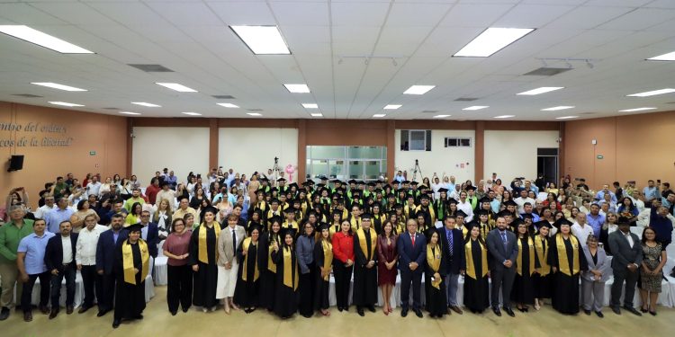 SE GRADÚAN 156 ESTUDIANTES DE LA UABCS COMO PARTE DE LA GENERACIÓN 2021-2025